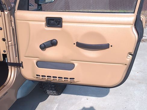 Used 2000 Jeep Wrangler SE image 10