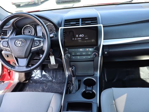 Used 2016 Toyota Camry SE image 16
