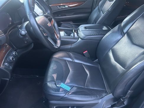 Used 2018 Cadillac Escalade 4WD Premium Luxury image 9