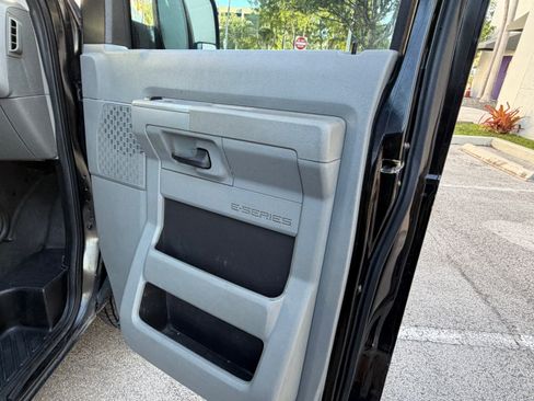 Used 2009 Ford E-150 and Econoline 150 UNAVAIL RWD image 17