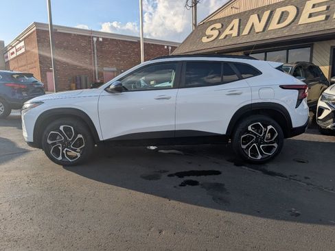 Used 2024 Chevrolet Trax RS image 2