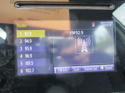 Used 2018 Toyota Corolla LE FWD image 33
