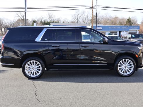 Used 2024 Cadillac Escalade ESV Luxury image 9