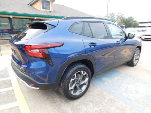 Used 2024 Chevrolet Trax LT image 8