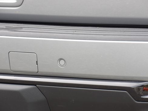 Used 2025 Chevrolet Suburban RST image 13