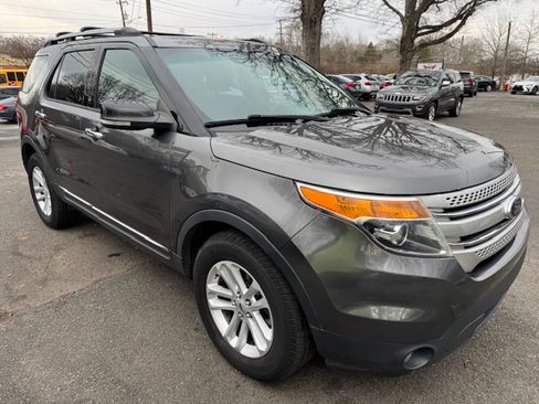 Used 2015 Ford Explorer XLT image 5