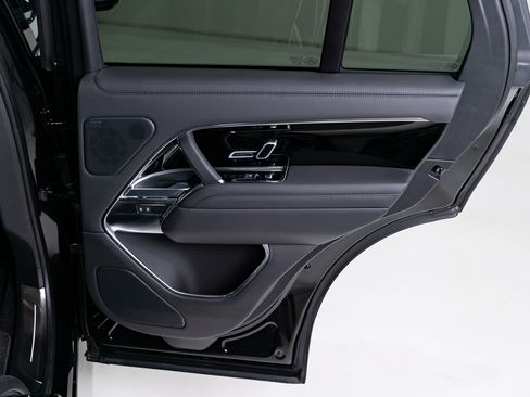 Used 2025 Land Rover Range Rover SE image 63