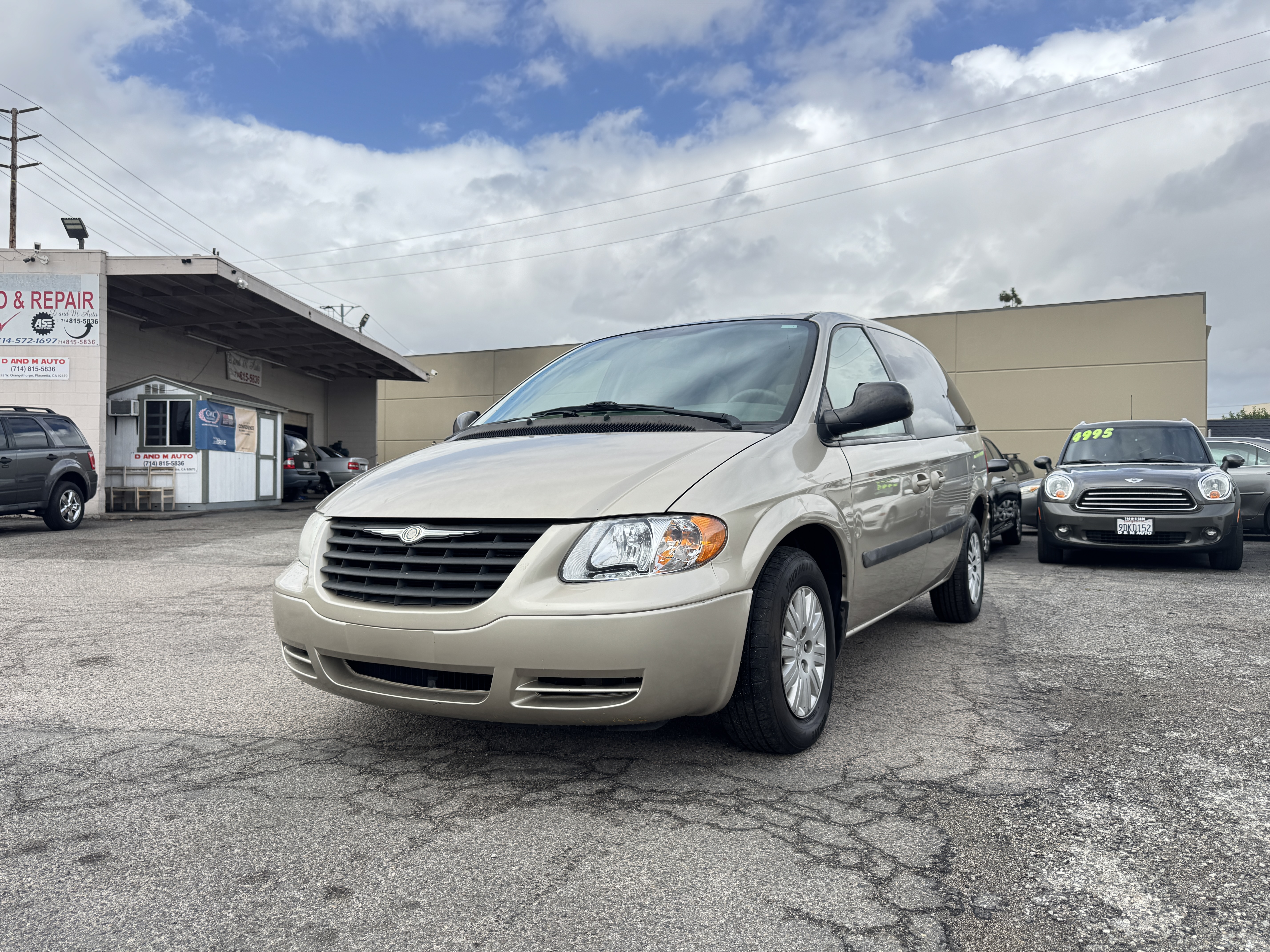 Used 2006 Chrysler Town & Country UNAVAIL FWD image 3