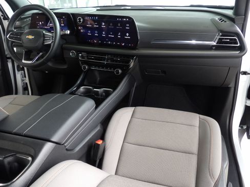 Used 2026 Chevrolet Traverse FWD LT image 4