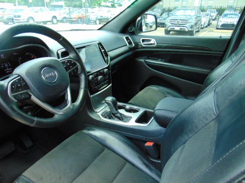 Used 2019 Jeep Grand Cherokee Altitude image 11