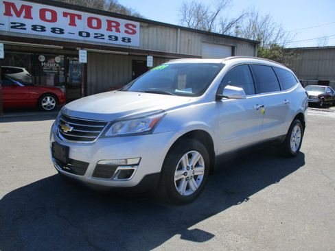 Used 2013 Chevrolet Traverse LT image 2