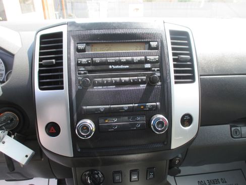 Used 2011 Nissan Xterra PRO-4X AWD/4WD image 4