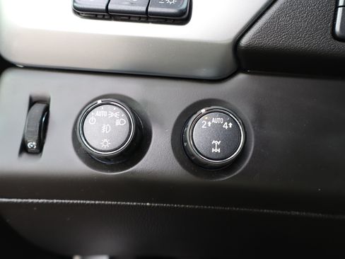 Used 2018 Chevrolet Suburban Premier image 27