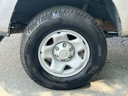Used 2017 Toyota Tacoma 2WD Access Cab image 28