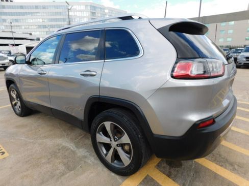Used 2019 Jeep Cherokee Limited image 5