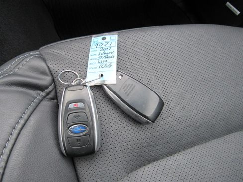 Used 2017 Subaru Outback 2.5i Limited image 27