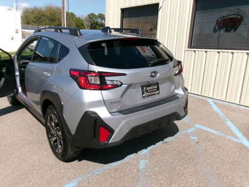 Used 2024 Subaru Crosstrek 2.0i Premium image 5