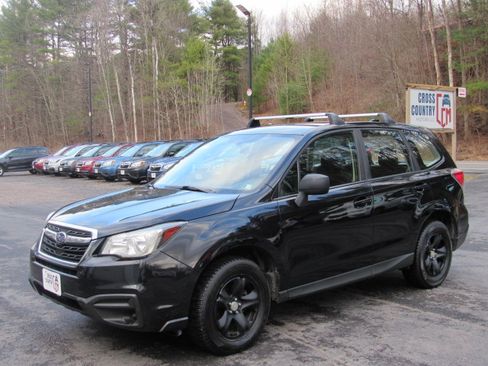 Used 2017 Subaru Forester 2.5i image 2