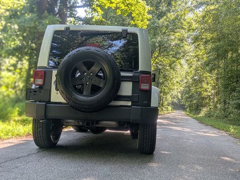 Used 2012 Jeep Wrangler Sahara image 5