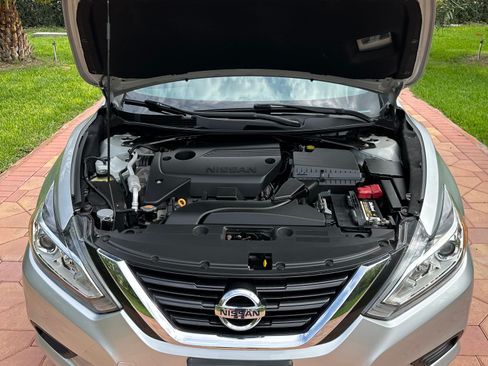 Used 2018 Nissan Altima SL FWD image 12