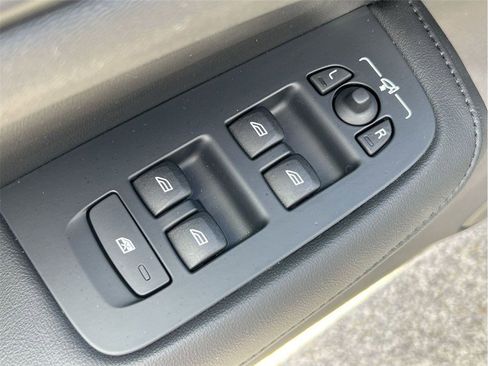 Used 2024 Volvo S60 B5 Core image 30