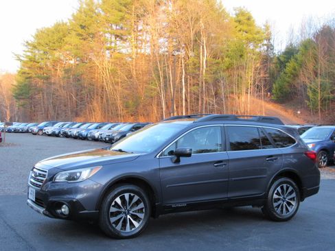 Used 2017 Subaru Outback 2.5i Limited image 2