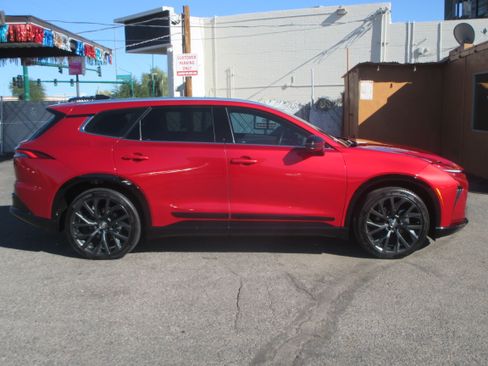 Used 2025 Toyota Crown Signia Limited image 1