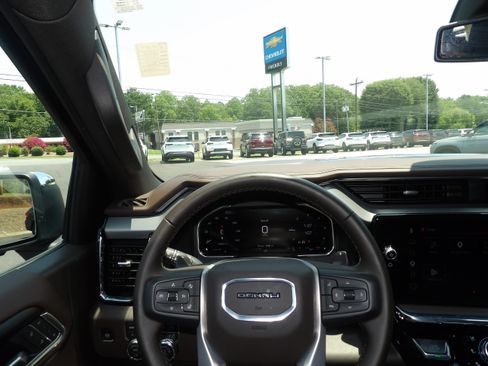 Used 2026 GMC Sierra 1500 4x4 Crew Cab Denali image 2