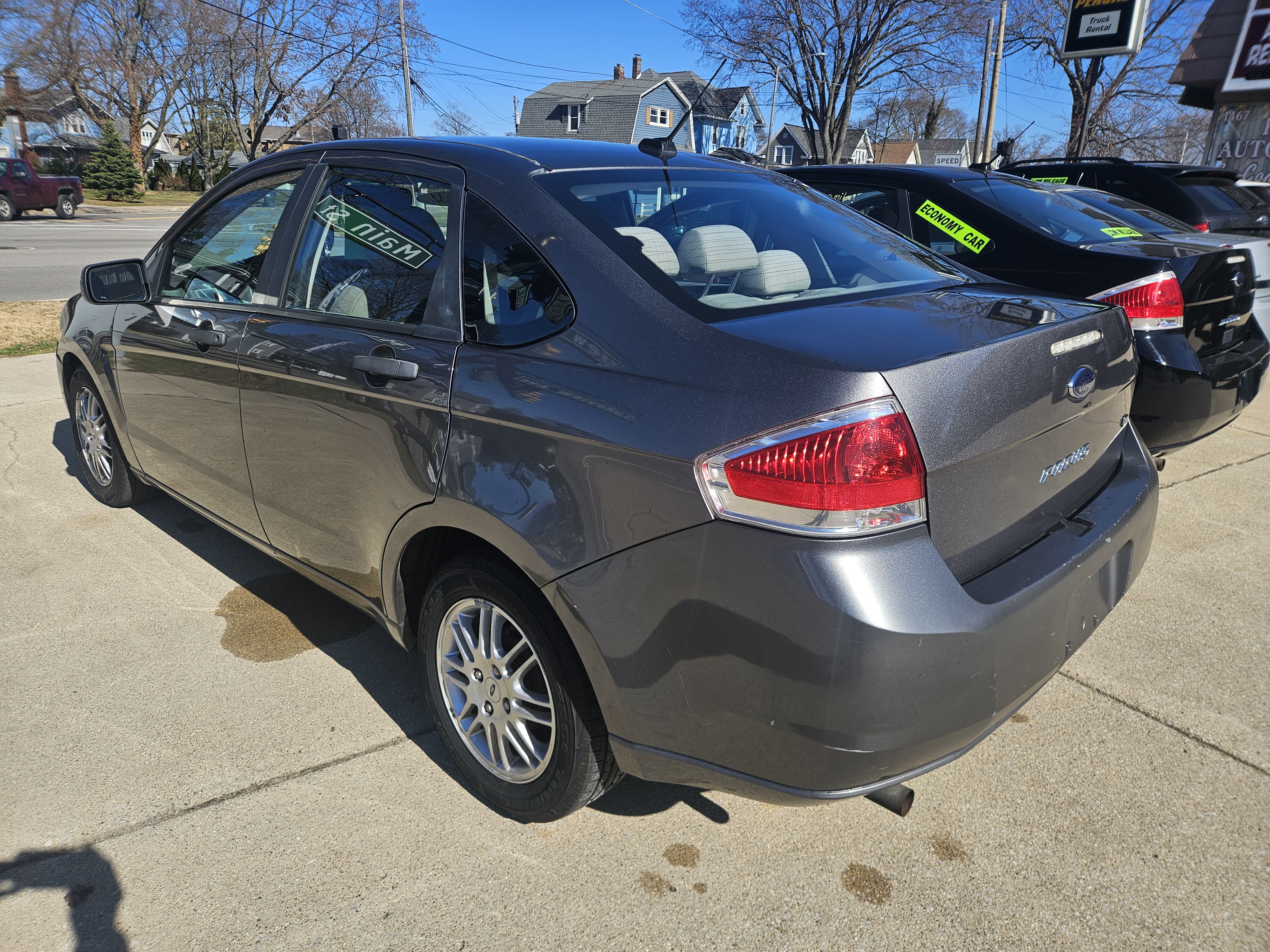 Used 2010 Ford Focus SE Sedan FWD image 6