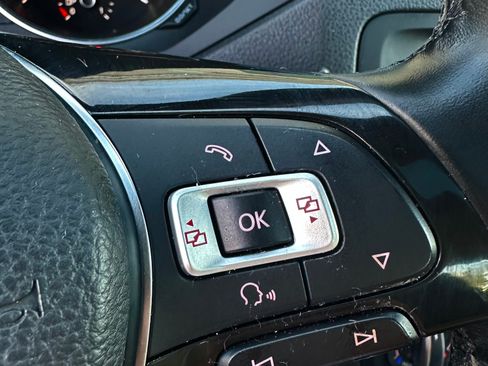 Used 2017 Volkswagen Jetta SEL w/ Cold Weather Package FWD image 36