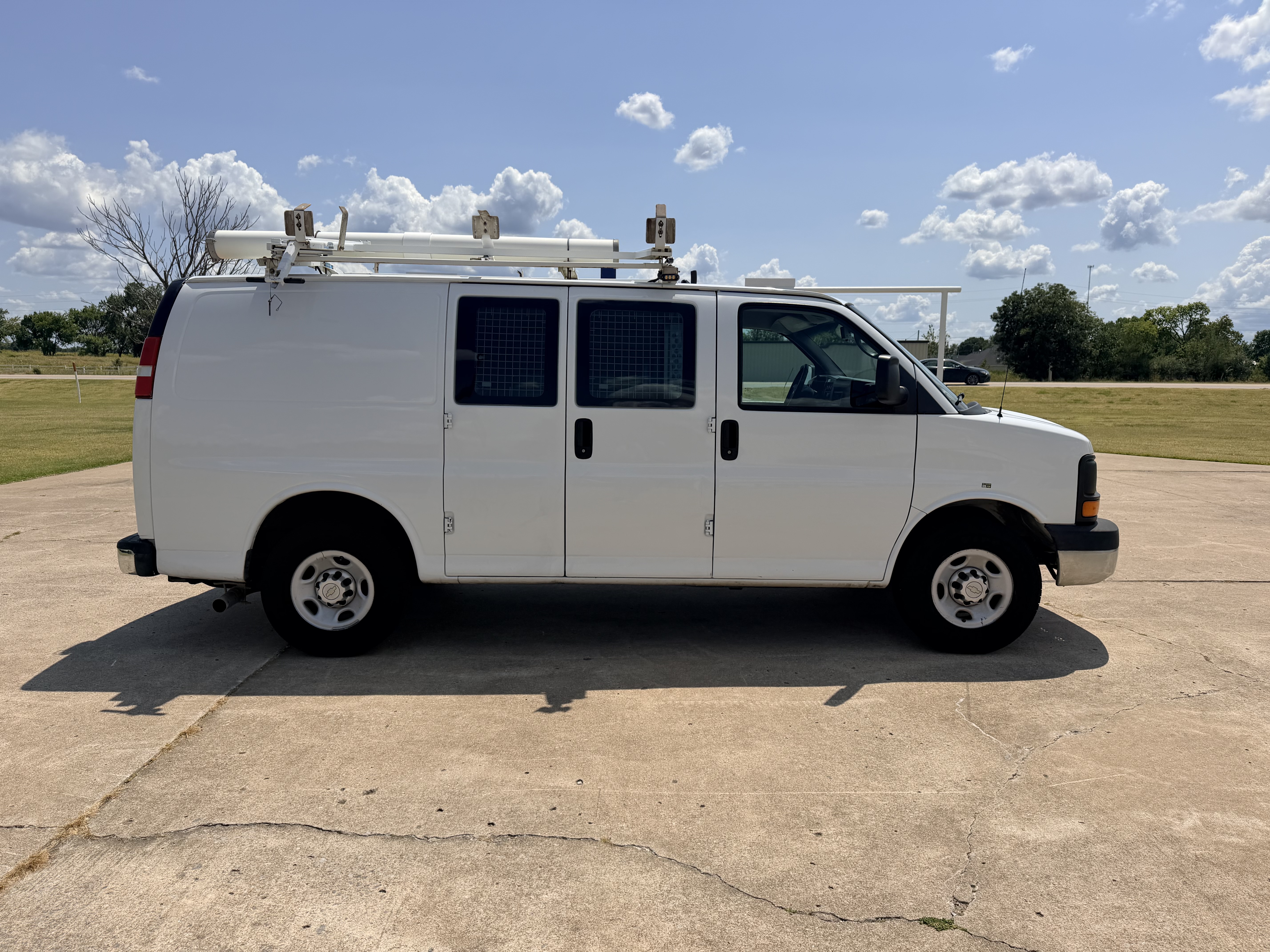 Used 2014 Chevrolet Express 2500 RWD image 4
