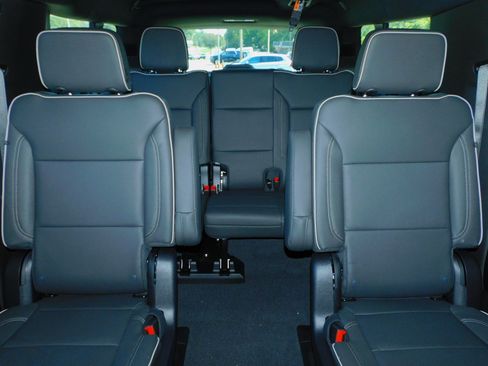 New 2026 Chevrolet Suburban Premier image 26
