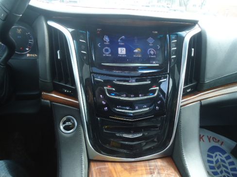Used 2015 Cadillac Escalade Luxury image 20