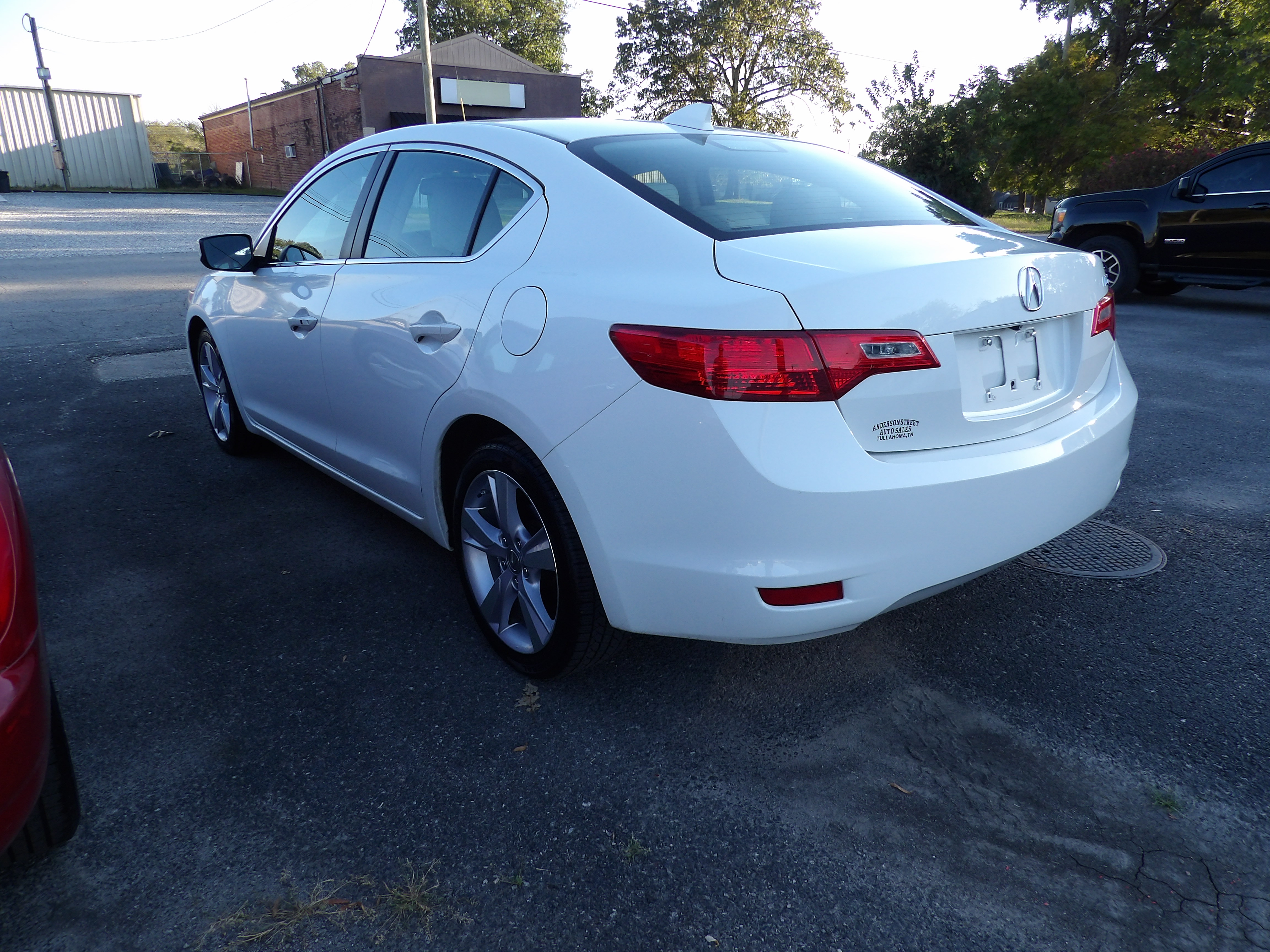Used 2015 Acura ILX w/ Technology Package FWD image 2