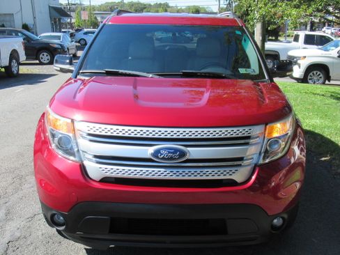 Used 2013 Ford Explorer XLT image 3