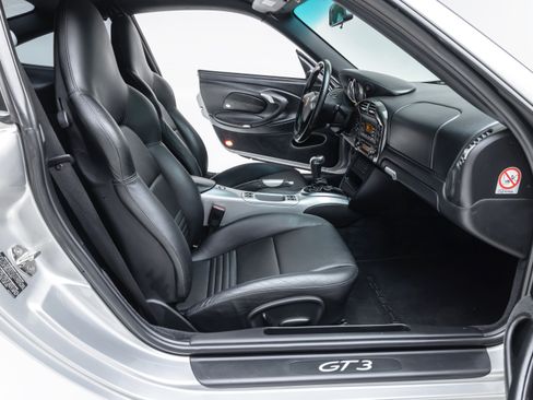 Used 2004 Porsche 911 GT3 RWD image 23