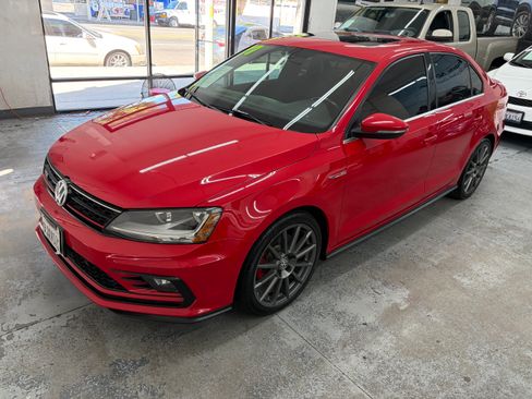 Used 2017 Volkswagen Jetta GLI SE Sedan FWD image 2