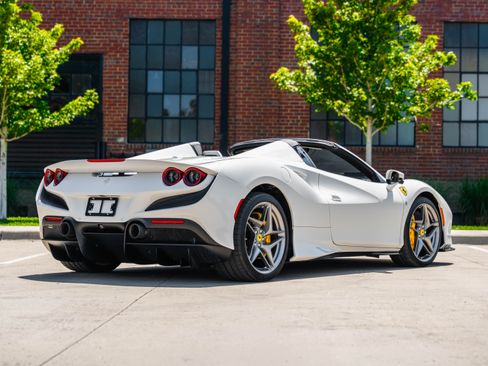 Used 2023 Ferrari F8 Spider Spider RWD image 3