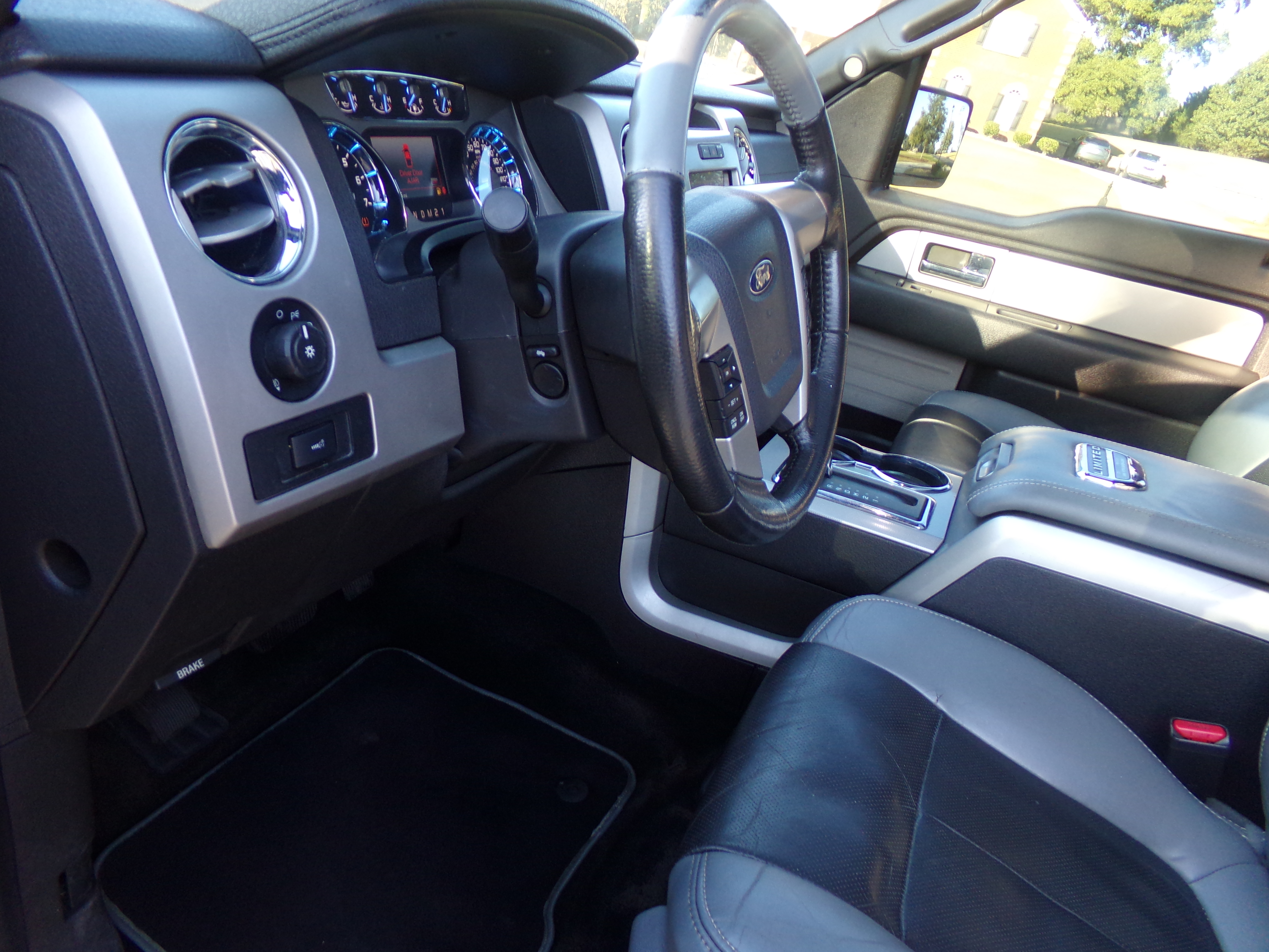 Used 2011 Ford F150 Lariat Limited AWD/4WD image 11