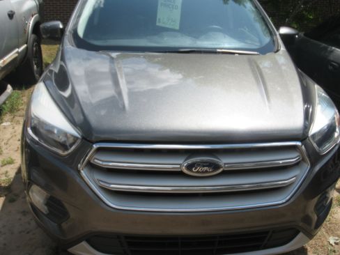 Used 2018 Ford Escape SE Sport FWD image 2