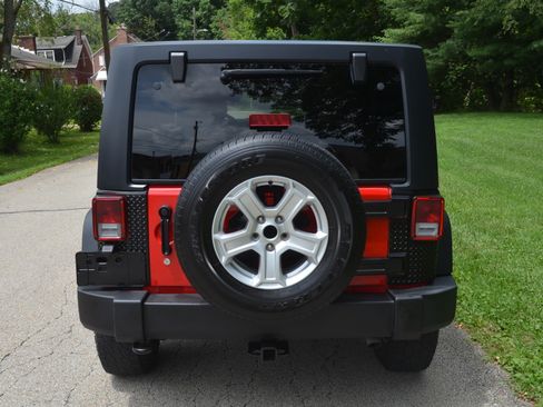 Used 2016 Jeep Wrangler 4WD Unlimited Sport S image 4
