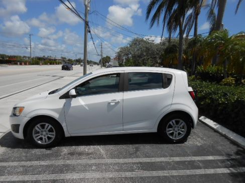Used 2014 Chevrolet Sonic LT Hatchback FWD image 2