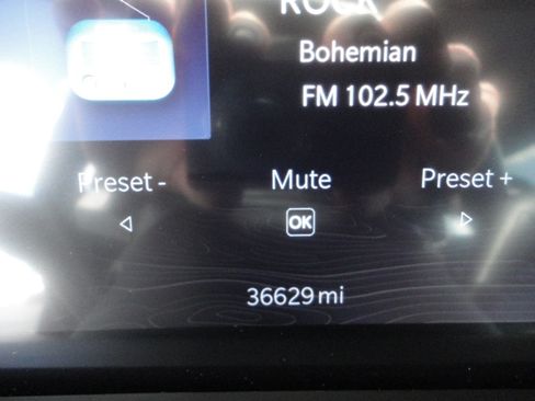 Used 2022 Jeep Grand Cherokee L 4WD Limited image 16
