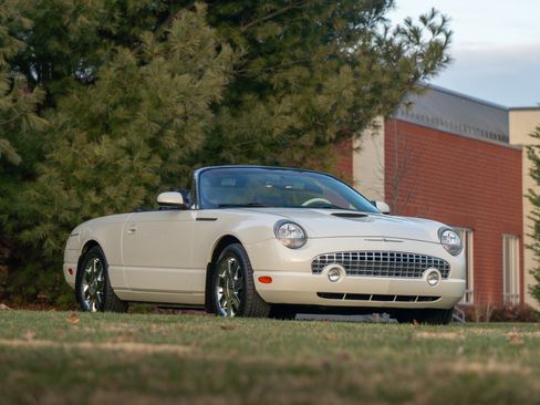 Used 2003 Ford Thunderbird image 38