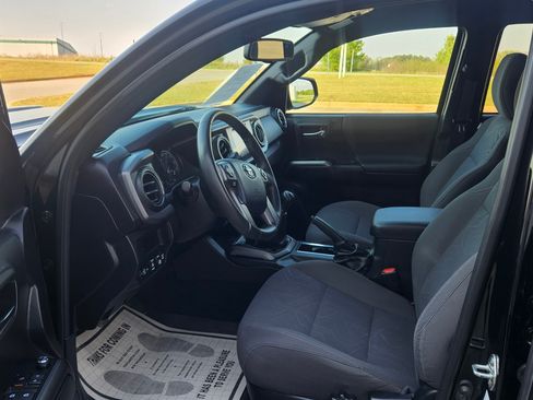 Used 2017 Toyota Tacoma image 9