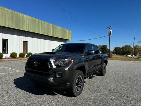 Used 2020 Toyota Tacoma SR image 2