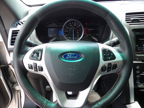 Used 2014 Ford Explorer 4WD Sport image 8