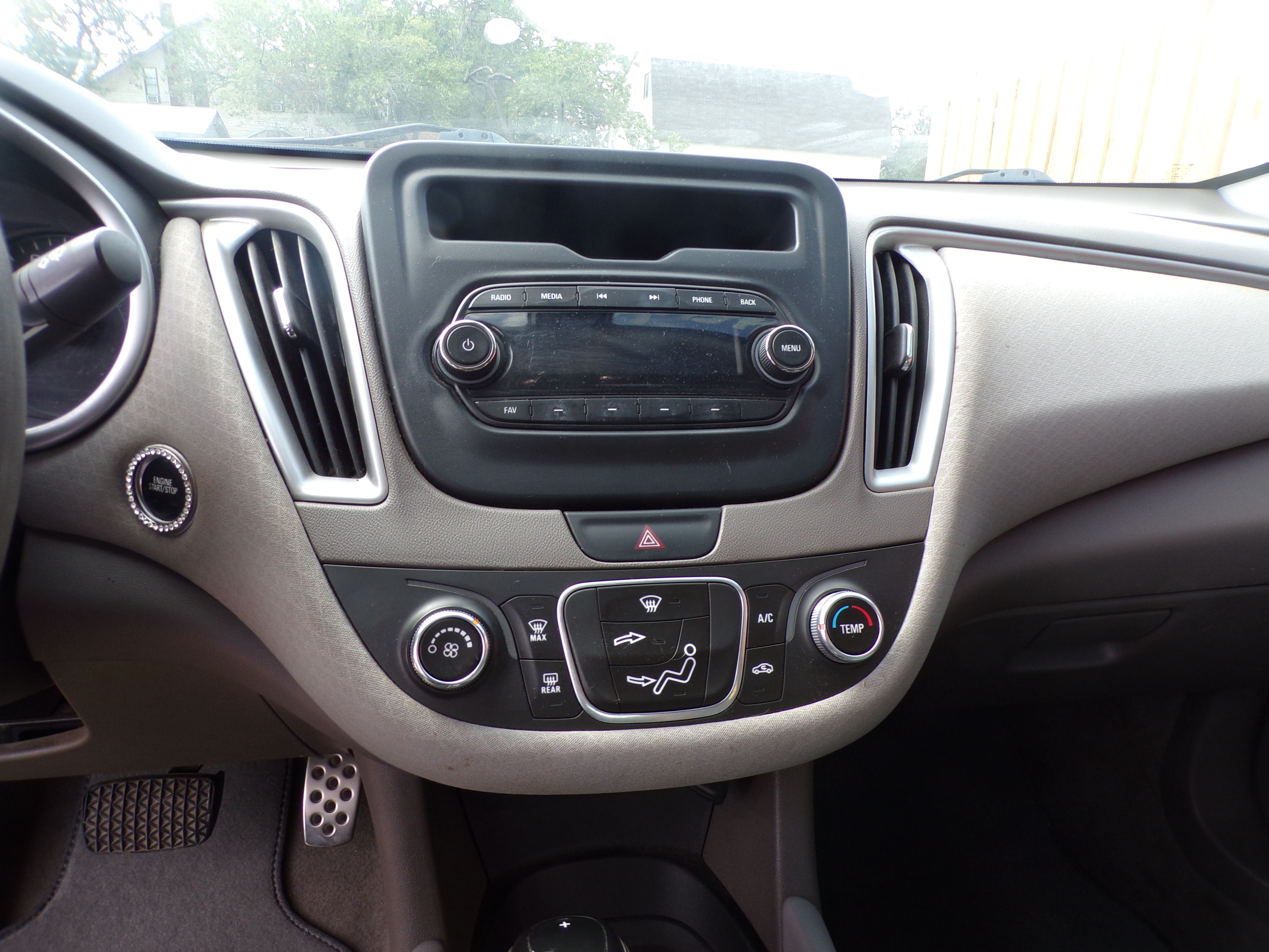 Used 2016 Chevrolet Malibu L FWD image 10