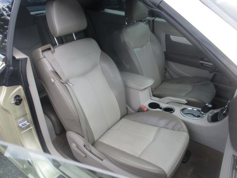 Used 2010 Chrysler Sebring Touring image 13