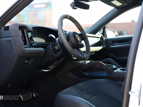 Used 2024 Porsche Cayenne Turbo GT image 17